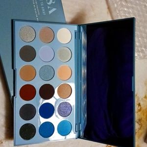 Morphe blue eye shadow palette